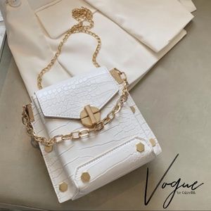 White Fashion Messenger Bag